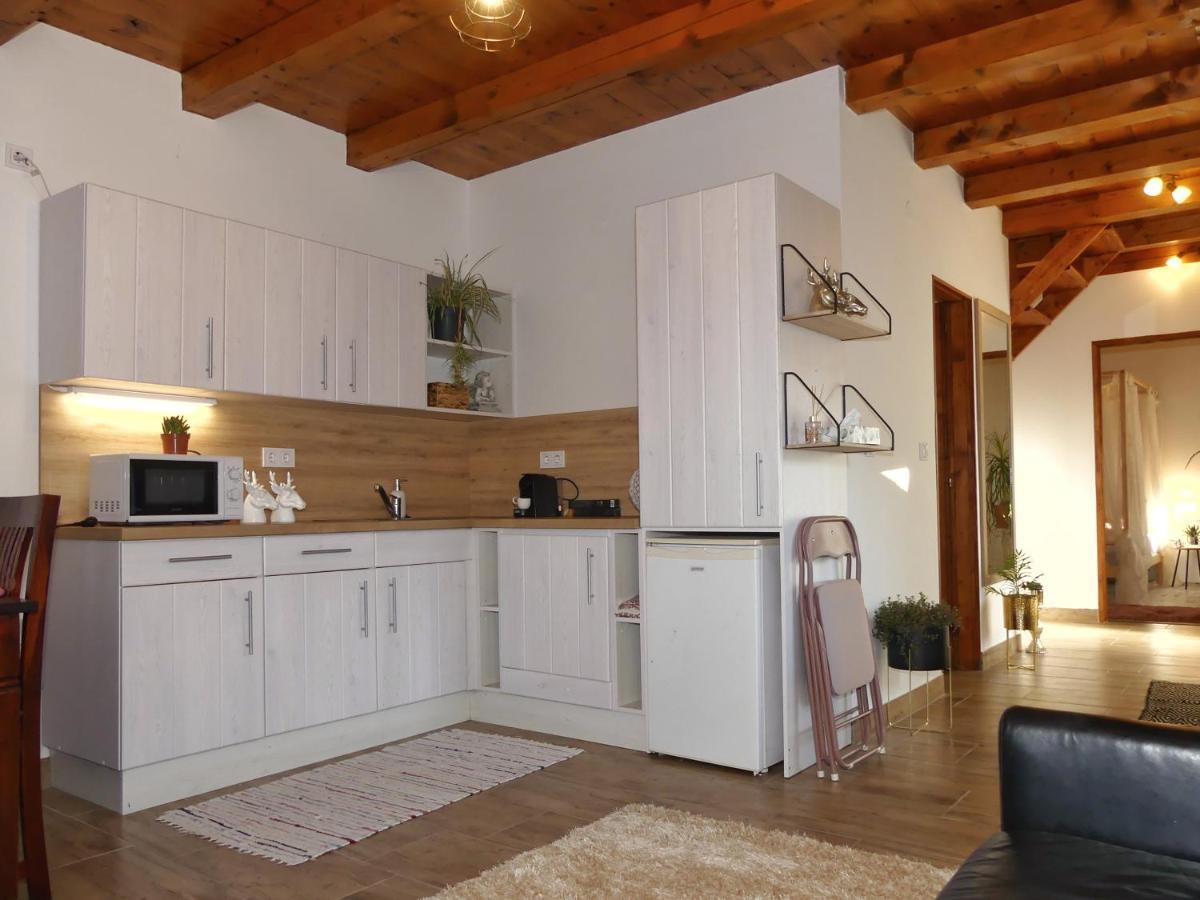 Csuecsoek Vendeghaz Apartment Eger Bagian luar foto