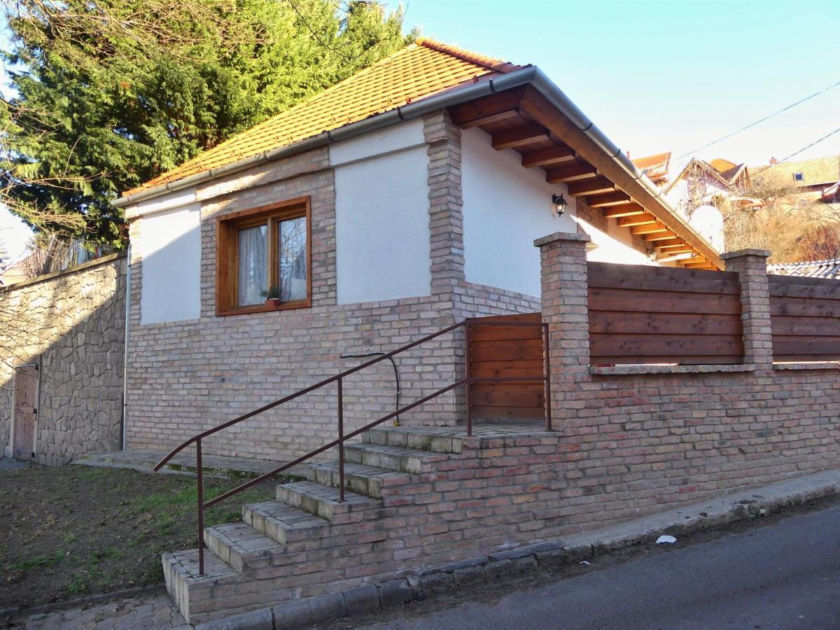 Csuecsoek Vendeghaz Apartment Eger Bagian luar foto