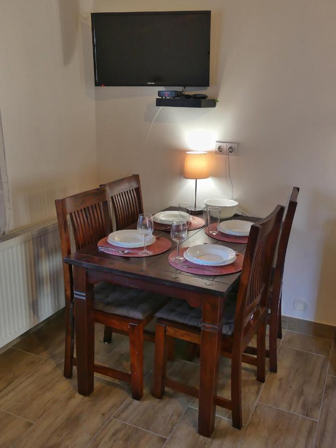Csuecsoek Vendeghaz Apartment Eger Bagian luar foto